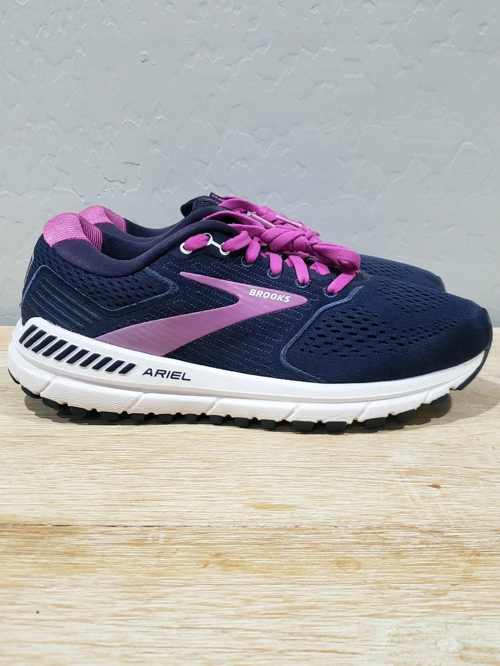 Brooks women ariel